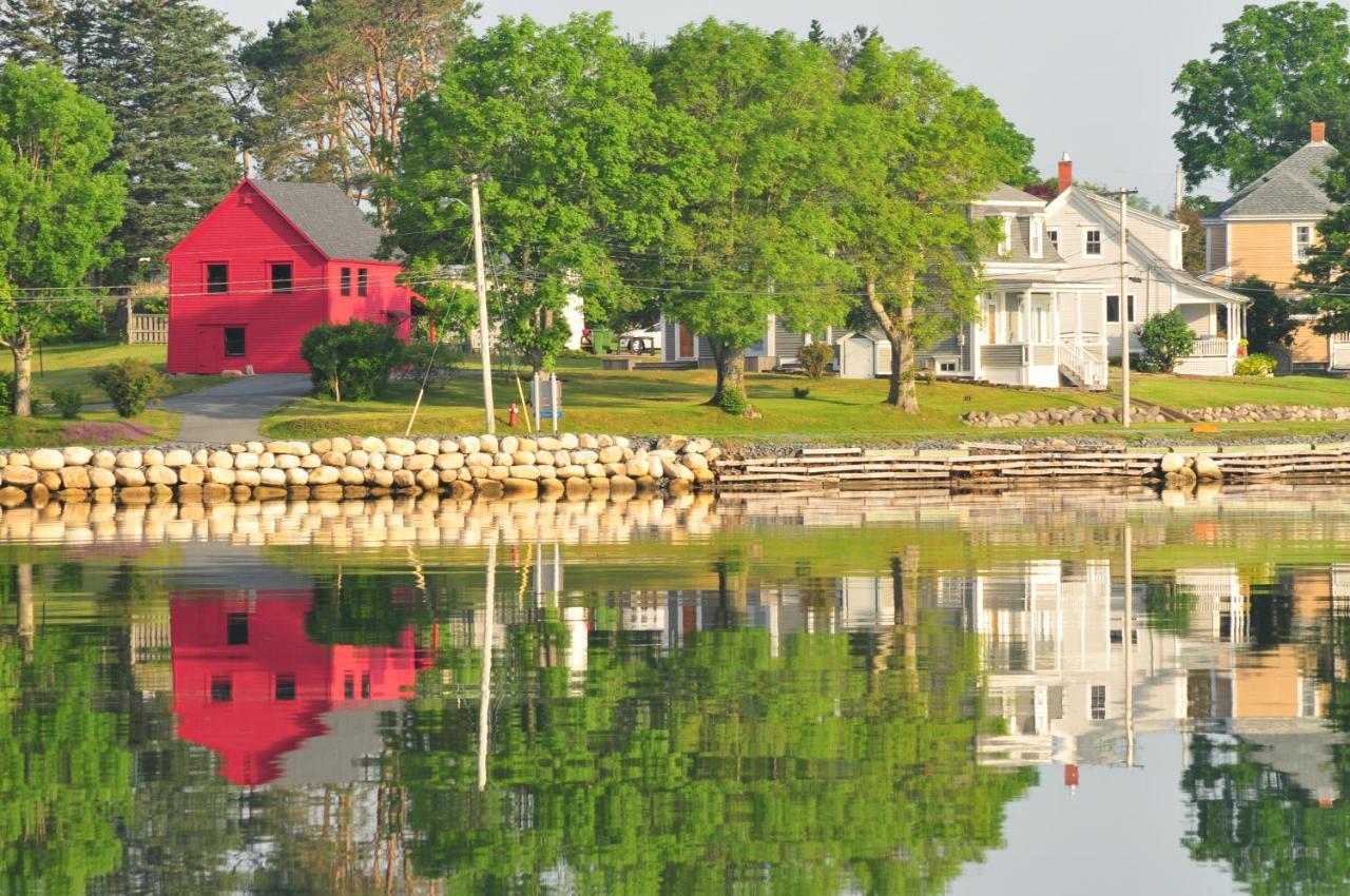 Smugglers Cove Inn Lunenburg Dış mekan fotoğraf