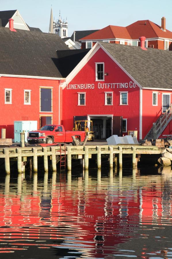 Smugglers Cove Inn Lunenburg Dış mekan fotoğraf
